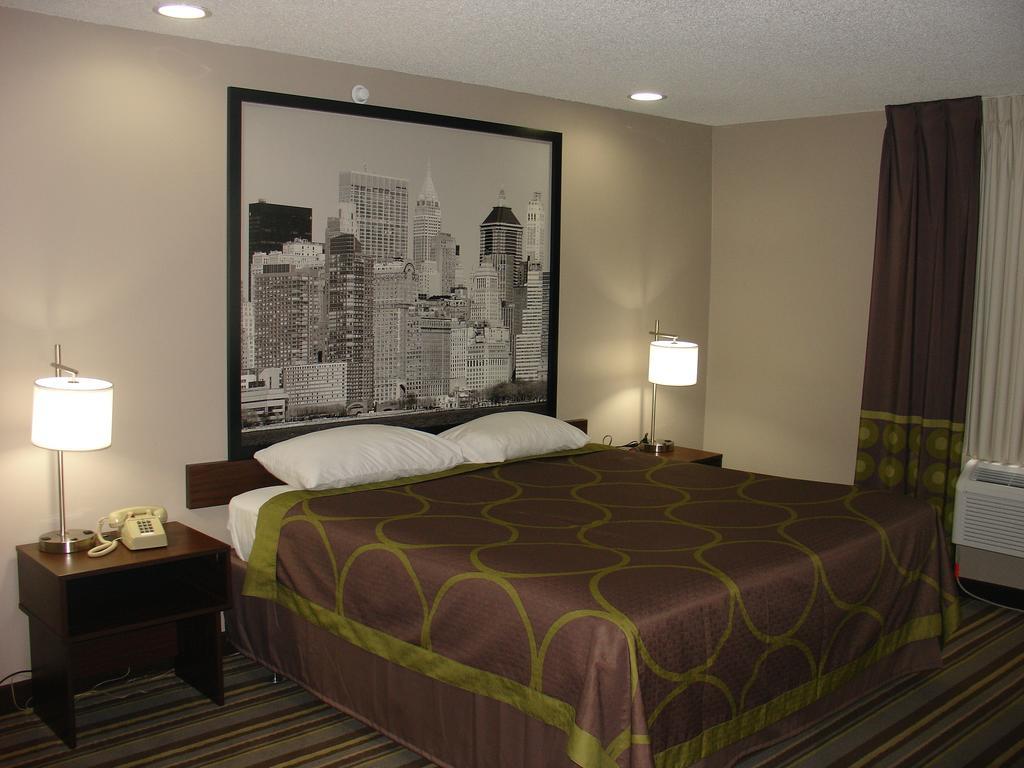 Super 8 By Wyndham Jamaica North Conduit Hotel New York Room photo